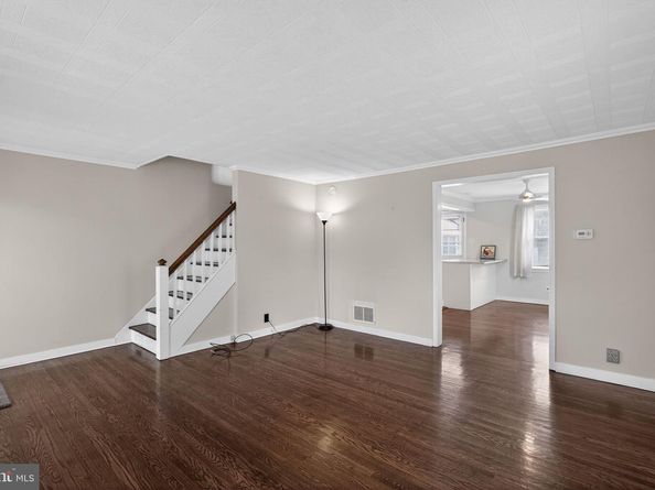 153 Earl Lane, Hatboro PA 19040