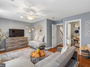 852 Independence Court, Philadelphia PA 19147