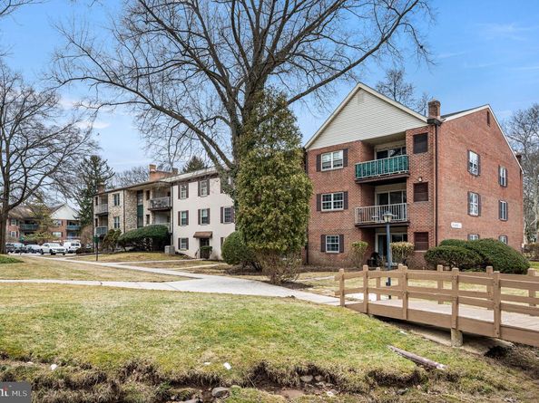 275 Drummers Lane 275, Wayne PA 19087