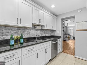 907 8TH Street NE, Washington DC 20002