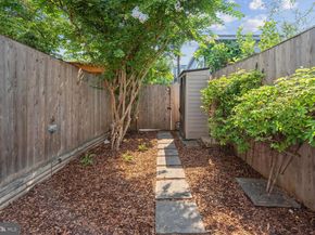 907 8TH Street NE, Washington DC 20002