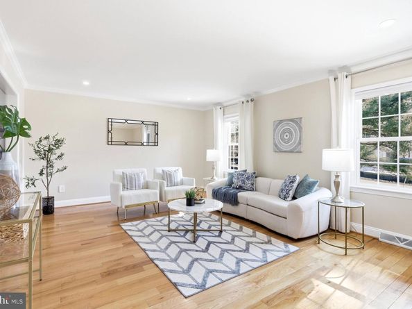 202 Glen Avenue SW, Vienna VA 22180