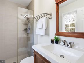 202 Glen Avenue SW, Vienna VA 22180