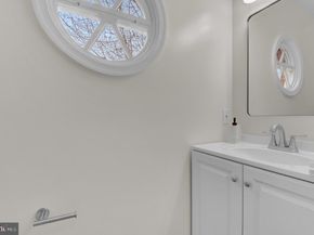 1122 N Stafford Street, Arlington VA 22201