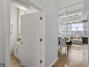 2200 Arch Street 913, Philadelphia PA 19103