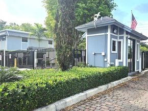 915 NE 199th Street 20615, Miami FL 33179