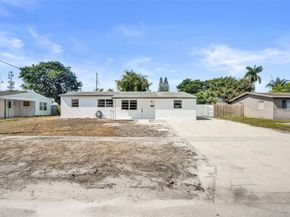 1437 SW 1st Avenue, Deerfield Beach FL 33441