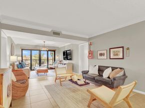 901 Seafarer Circle 403, Jupiter FL 33477