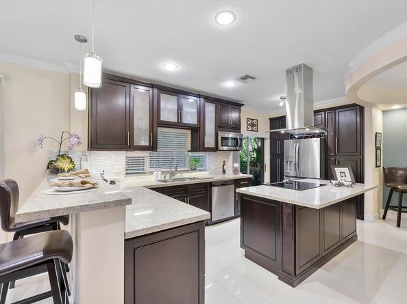 11377 Lakeview Drive, Coral Springs FL 33071