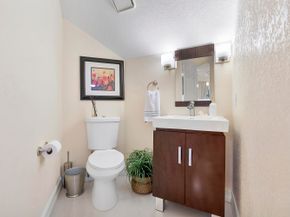11377 Lakeview Drive, Coral Springs FL 33071