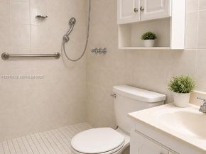 15619 SW 73rd Cir Terrace 109, Miami FL 33193