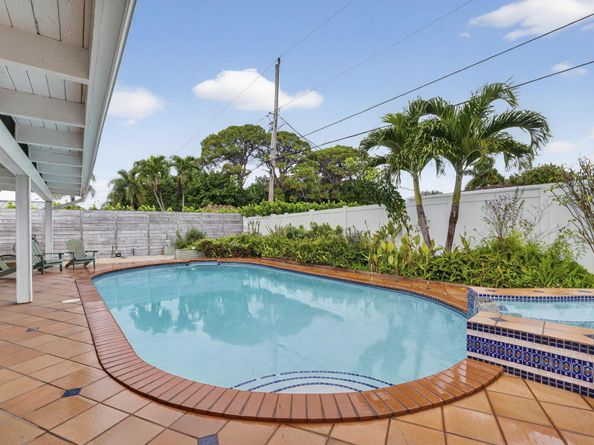 903 SW 28th Avenue, Boynton Beach FL 33435