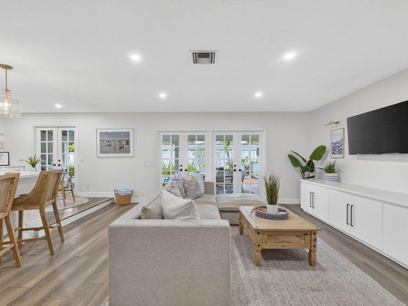 903 SW 28th Avenue, Boynton Beach FL 33435