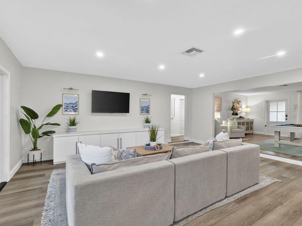 903 SW 28th Avenue, Boynton Beach FL 33435