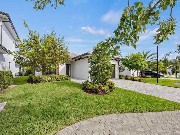 3069 Bellflower Cir, West Palm Beach FL 33401