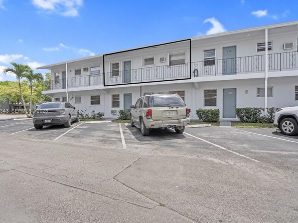 7401 Pines Boulevard 221, Pembroke Pines FL 33024