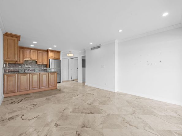 451 Greensward Lane 201B, Delray Beach FL 33445