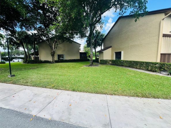 3966 Cocoplum Cir D, Coconut Creek FL 33063