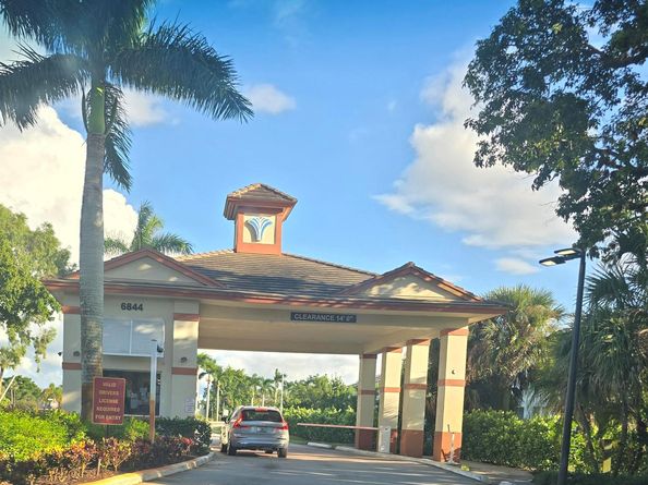4266 Deste Court 303, Lake Worth FL 33467