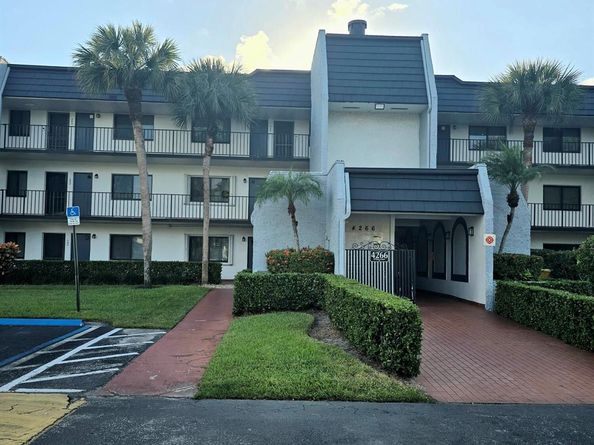 4266 Deste Court 303, Lake Worth FL 33467