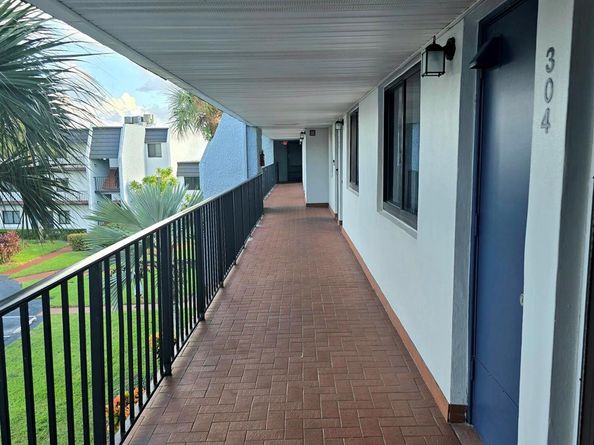 4266 Deste Court 303, Lake Worth FL 33467