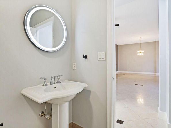 3940 N Flagler Drive 402, West Palm Beach FL 33407