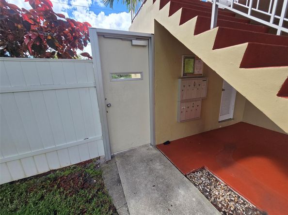 305 NE 16th St B7, Fort Lauderdale FL 33304