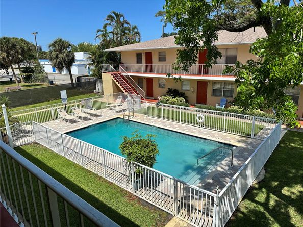305 NE 16th St B7, Fort Lauderdale FL 33304