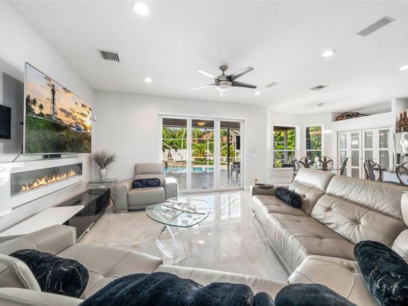 5869 NW 56th Dr, Coral Springs FL 33067