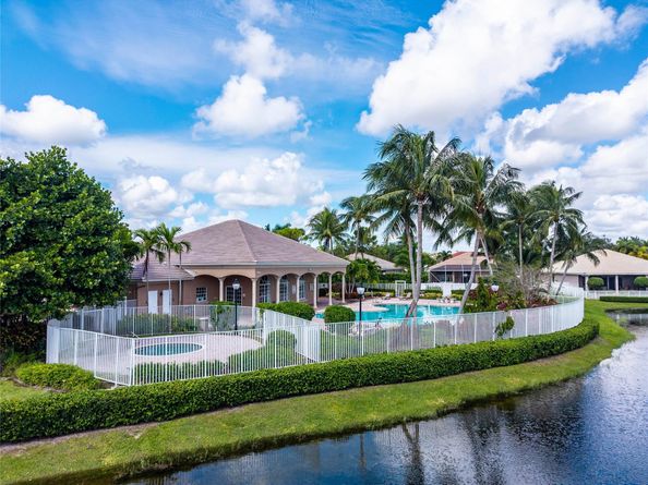 5869 NW 56th Dr, Coral Springs FL 33067