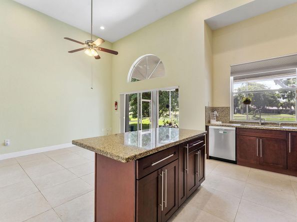 7793 Highlands Cir, Margate FL 33063