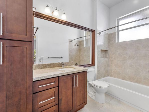 7793 Highlands Cir, Margate FL 33063