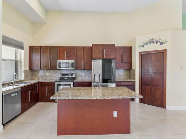 7793 Highlands Cir, Margate FL 33063