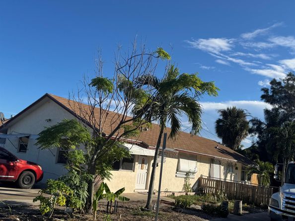 528 E Lakewood Rd Road, West Palm Beach FL 33405