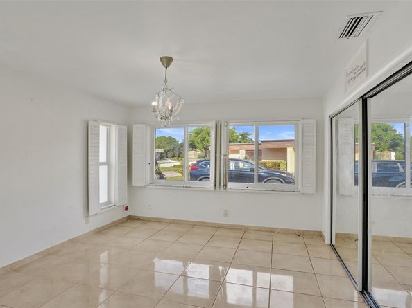 5903 Breadfruit Cir, Tamarac FL 33319