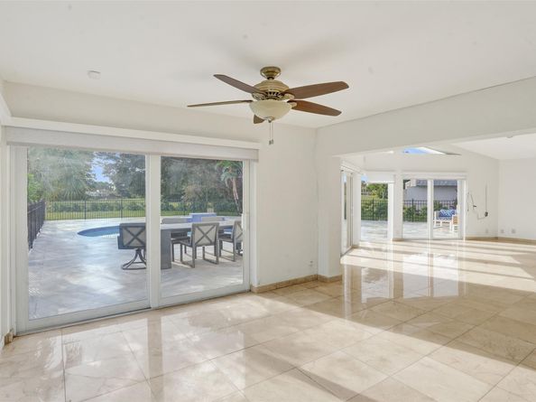 5903 Breadfruit Cir, Tamarac FL 33319