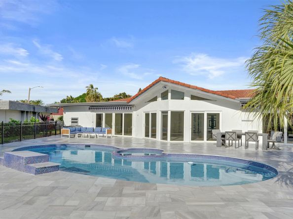 5903 Breadfruit Cir, Tamarac FL 33319