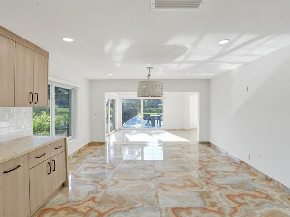 5903 Breadfruit Cir, Tamarac FL 33319