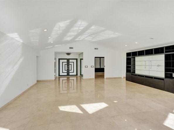 5903 Breadfruit Cir, Tamarac FL 33319