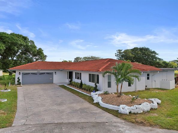 5903 Breadfruit Cir, Tamarac FL 33319