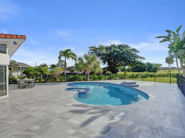 5903 Breadfruit Cir, Tamarac FL 33319