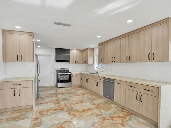 5903 Breadfruit Cir, Tamarac FL 33319