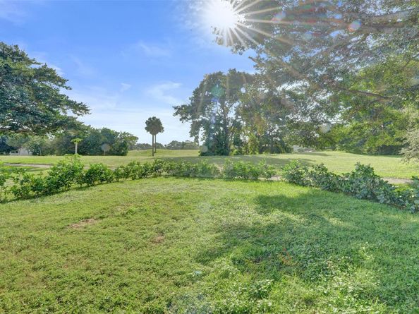 5903 Breadfruit Cir, Tamarac FL 33319