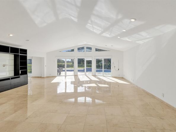 5903 Breadfruit Cir, Tamarac FL 33319