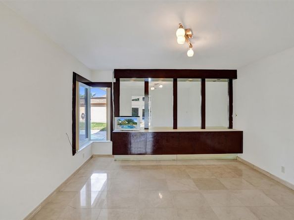 5903 Breadfruit Cir, Tamarac FL 33319