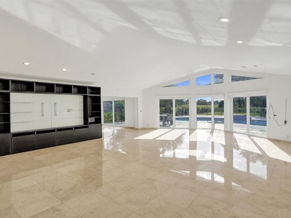 5903 Breadfruit Cir, Tamarac FL 33319