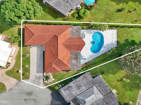 5903 Breadfruit Cir, Tamarac FL 33319