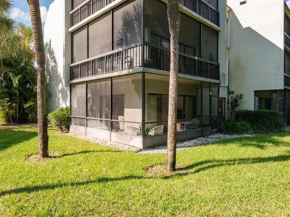 2550 Presidential Way 107, West Palm Beach FL 33401