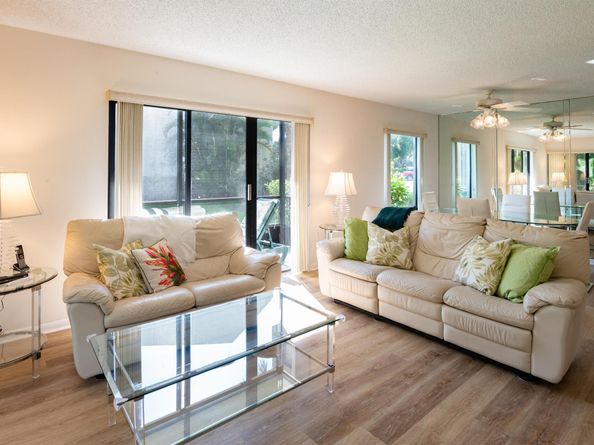 2550 Presidential Way 107, West Palm Beach FL 33401