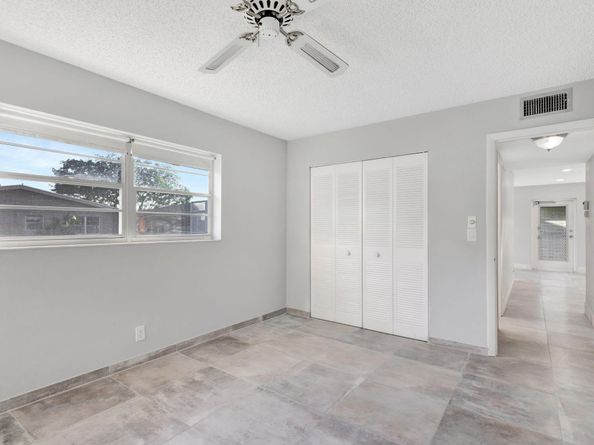 121 Bedford E, West Palm Beach FL 33417